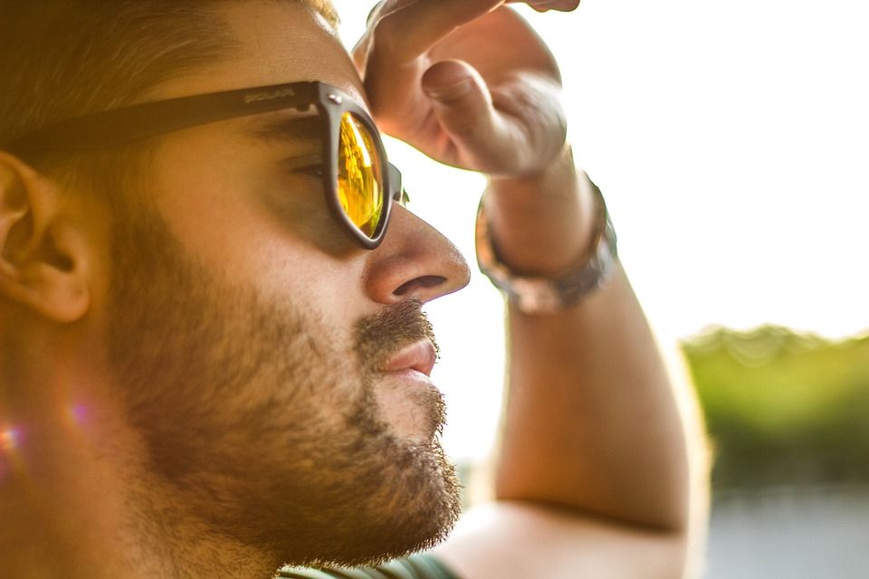 Wyróżnij się z tłumu: prostokątne okulary przeciwsłoneczne dla mężczyzn